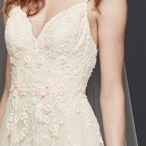 David’s Bridal Scalloped A-Line Wedding Dress